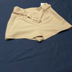 knit shorts, taupe,
Left side zip